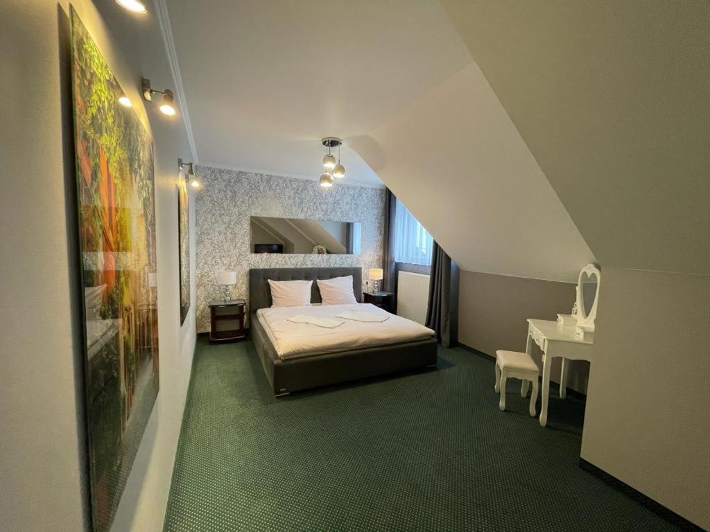 Hotel Fox Wolbórz 外观 照片